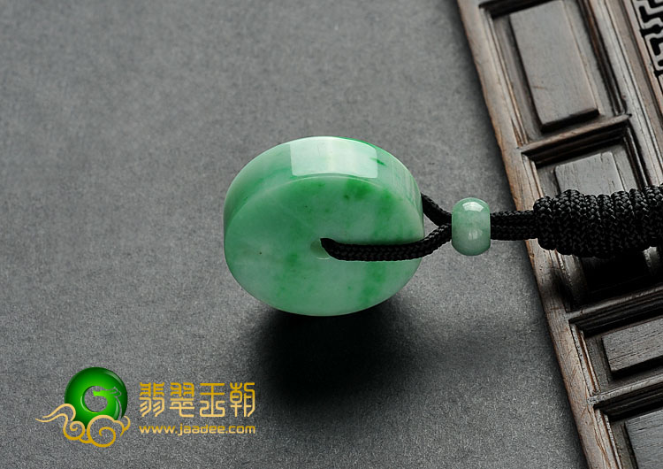 feicui糯冰种翠色缅甸翡翠A货平安扣挂件