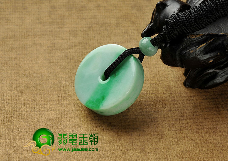 feicui糯冰种翠色缅甸翡翠A货平安扣挂件