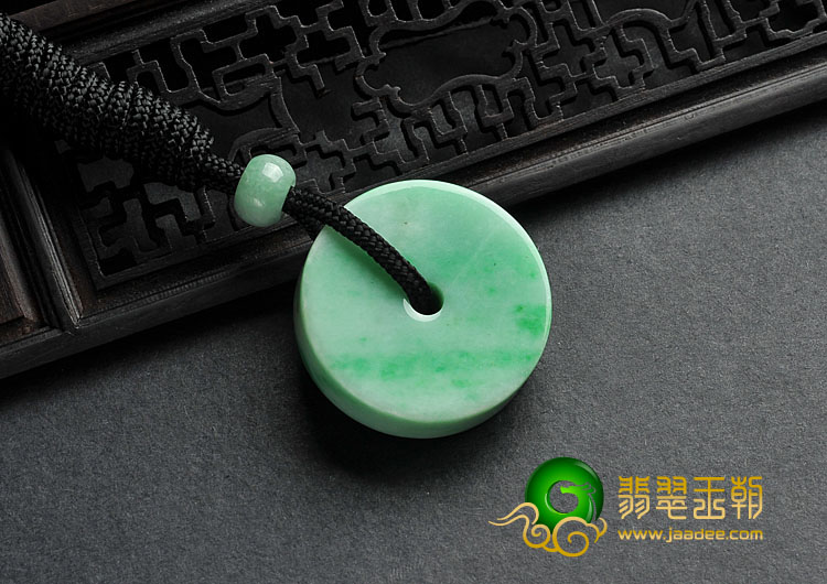 feicui糯冰种翠色缅甸翡翠A货平安扣挂件