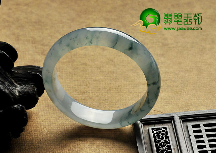 （超值推荐）冰种飘花略带黄翡缅甸翡翠A货手镯（57.8mm）