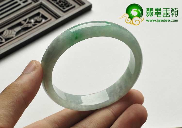 糯冰种飘翠缅甸翡翠A货手镯（54.6mm）