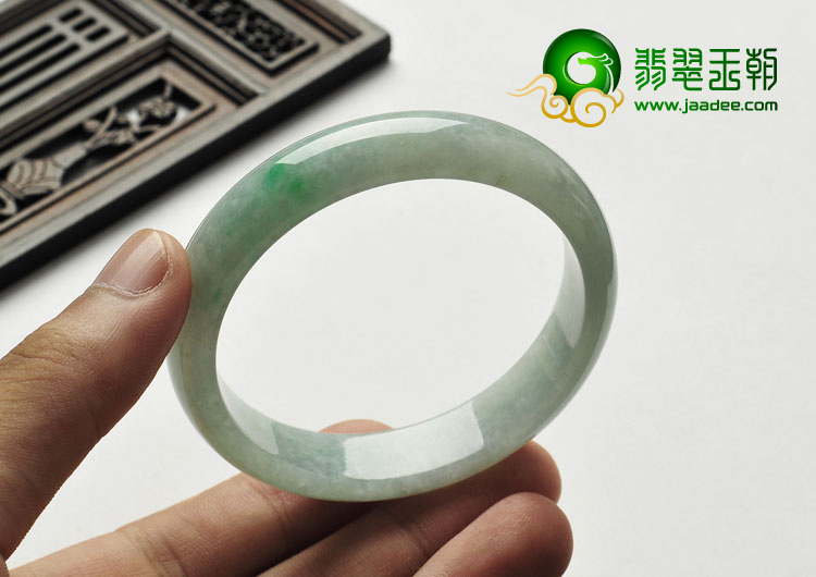 糯冰种飘翠缅甸翡翠A货手镯（54.8mm）
