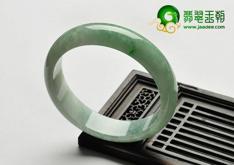 糯冰种飘翠缅甸翡翠A货手镯（54.7mm）