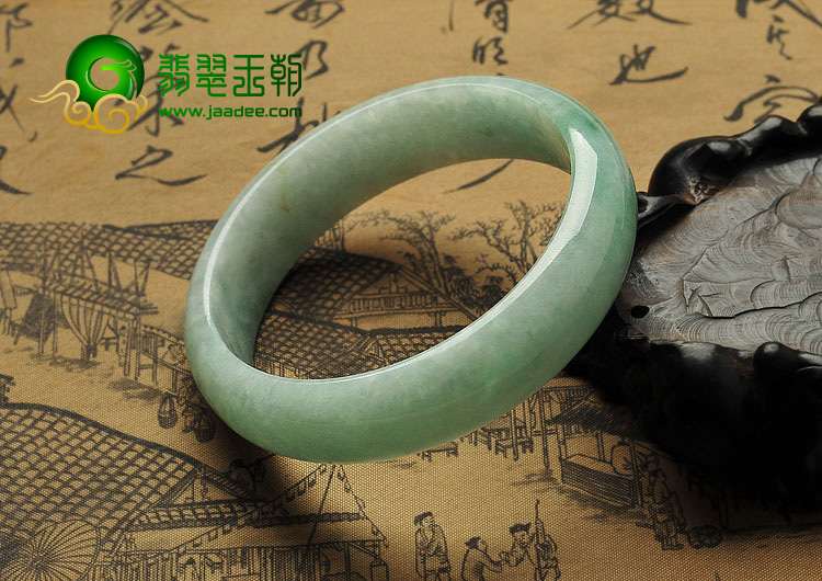 糯冰种略飘翠缅甸翡翠A货手镯（58.9mm）