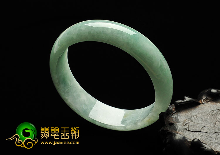 糯冰种略飘翠缅甸翡翠A货手镯（58.9mm）