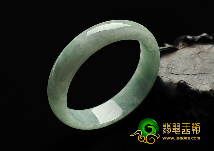 糯冰种略飘翠缅甸翡翠A货手镯（58.9mm）