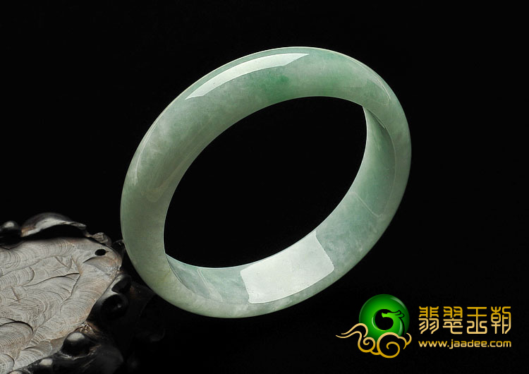 糯冰种略飘翠缅甸翡翠A货手镯（58.9mm）