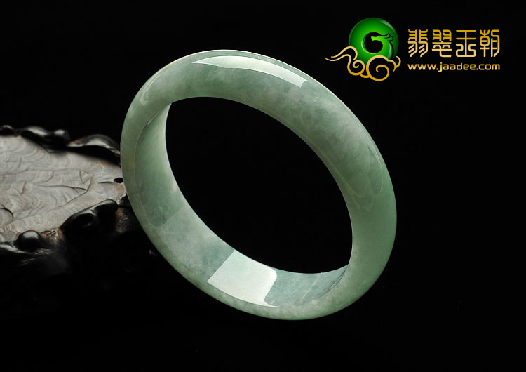 糯冰种略飘翠缅甸翡翠A货手镯（58.9mm）