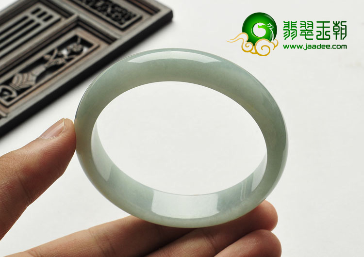 feicui糯冰种晴水缅甸翡翠A货手镯（58.4mm）