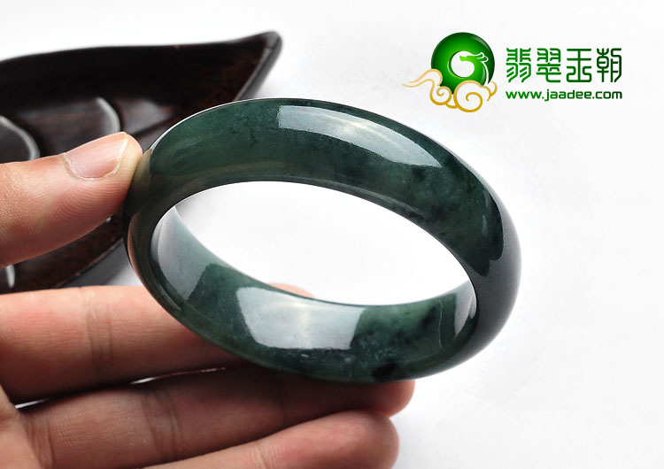 糯冰种油青飘花缅甸翡翠A货手镯（57.2mm）