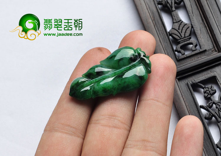 糯冰种浓绿缅甸翡翠A货叶子挂件