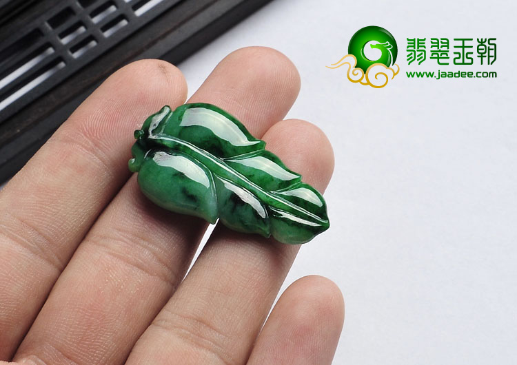 糯冰种浓绿缅甸翡翠A货叶子挂件