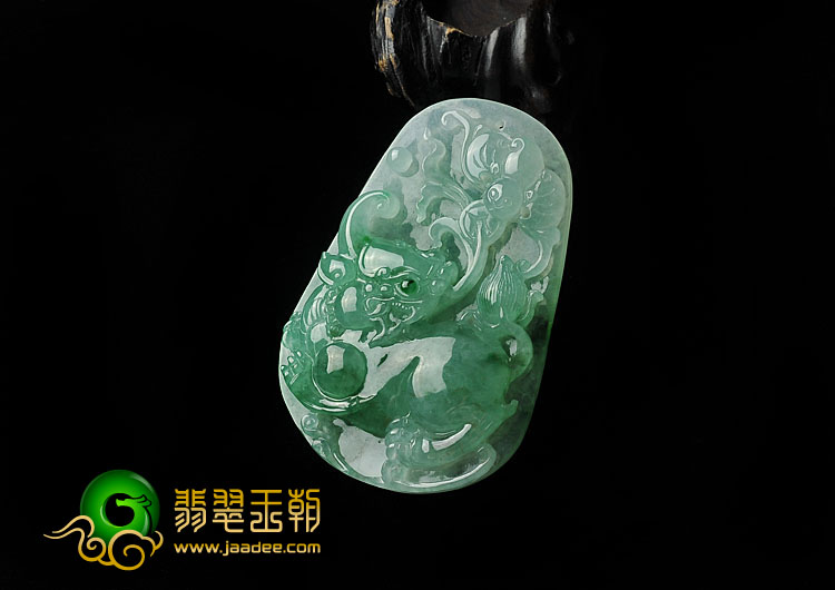冰种翠色缅甸翡翠A货貔貅送福挂件