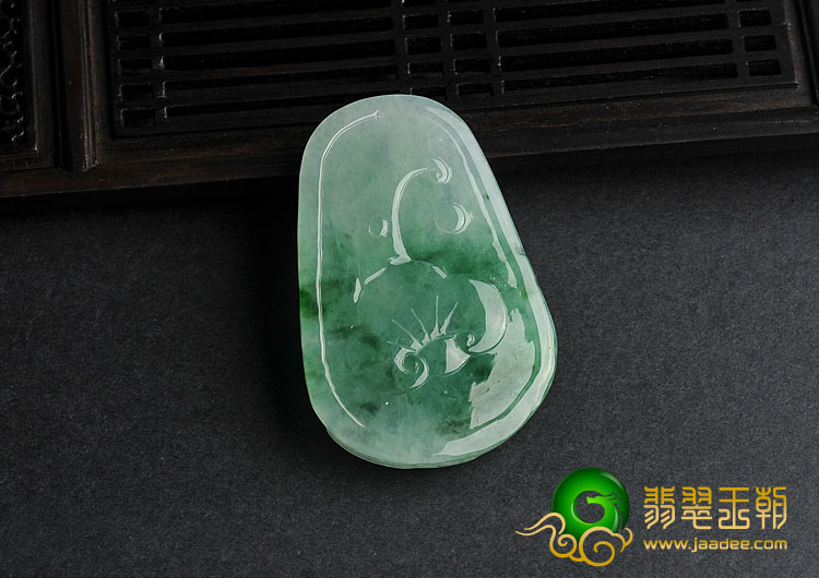 冰种翠色缅甸翡翠A货貔貅送福挂件