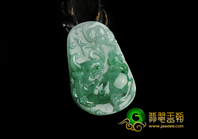 冰种翠色缅甸翡翠A货貔貅送福挂件