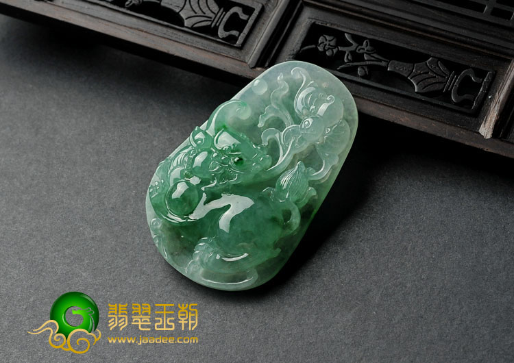 冰种翠色缅甸翡翠A货貔貅送福挂件