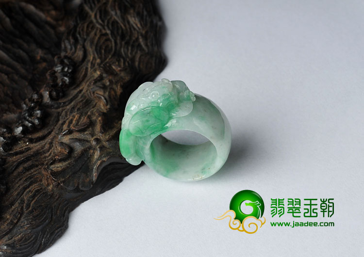 糯冰种翠色缅甸翡翠A货貔貅指环