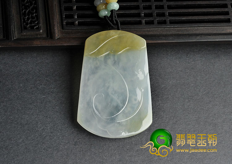 冰种黄翡缅甸翡翠A货龙牌挂件