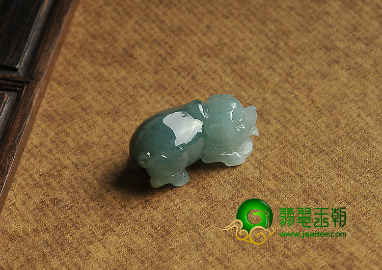 糯冰种晴水缅甸翡翠A货小猪挂件