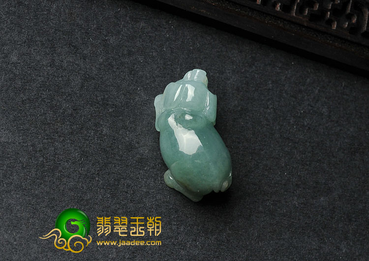 糯冰种晴水缅甸翡翠A货小猪挂件