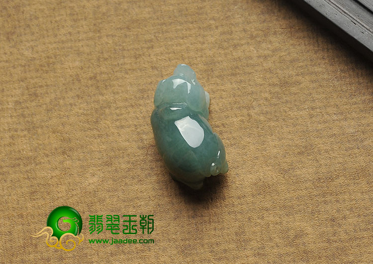 糯冰种晴水缅甸翡翠A货小猪挂件