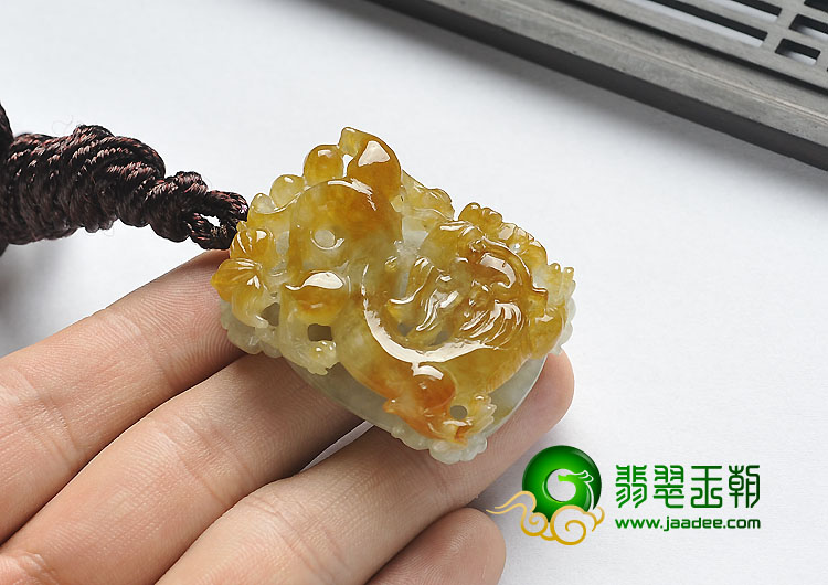 糯冰种黄翡缅甸翡翠A货飞龙挂件