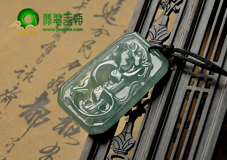 冰种晴水缅甸翡翠A货龙牌挂件