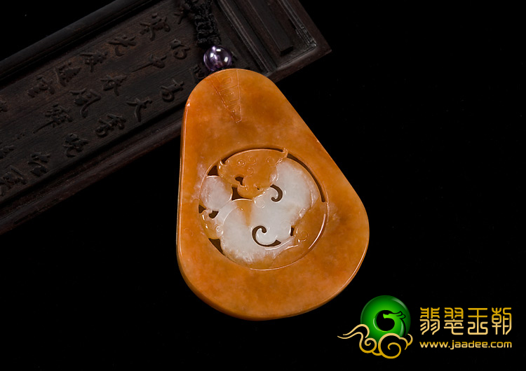 糯冰种红黄翡缅甸翡翠A货仿古龙牌挂件