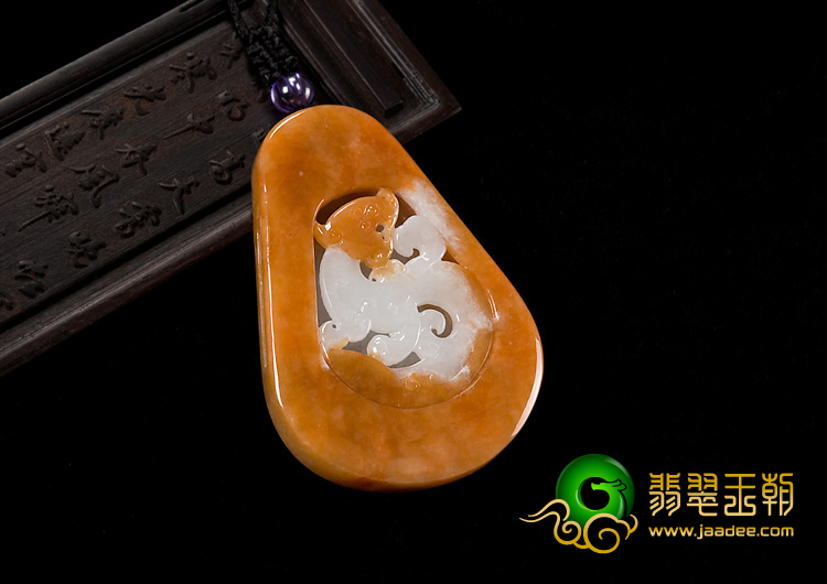 糯冰种红黄翡缅甸翡翠A货仿古龙牌挂件