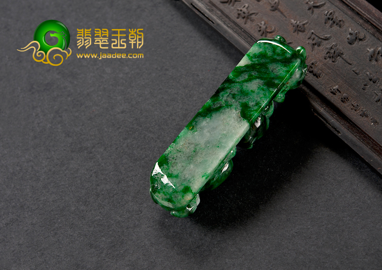 细糯种癣加绿缅甸翡翠A货龙钩挂件