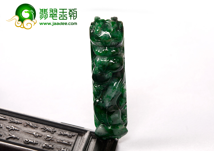 细糯种癣加绿缅甸翡翠A货龙钩挂件