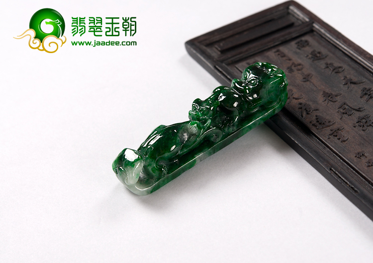 细糯种癣加绿缅甸翡翠A货龙钩挂件