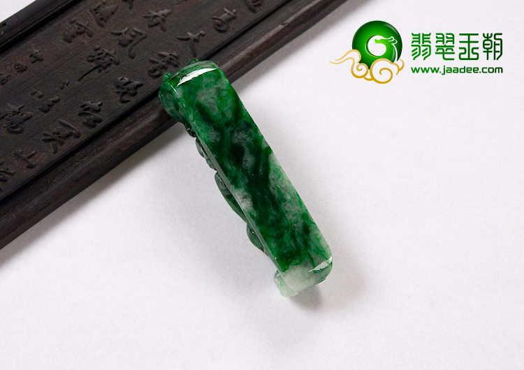 细糯种癣加绿缅甸翡翠A货龙钩挂件