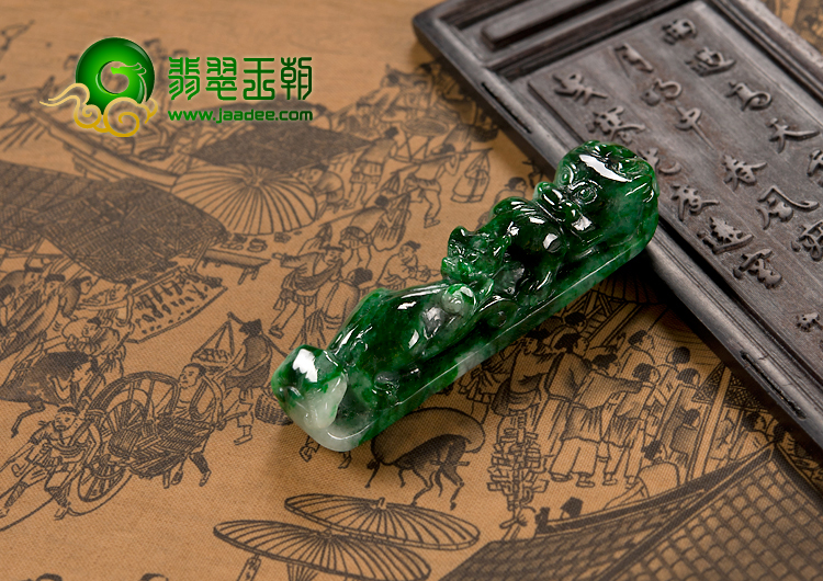 细糯种癣加绿缅甸翡翠A货龙钩挂件