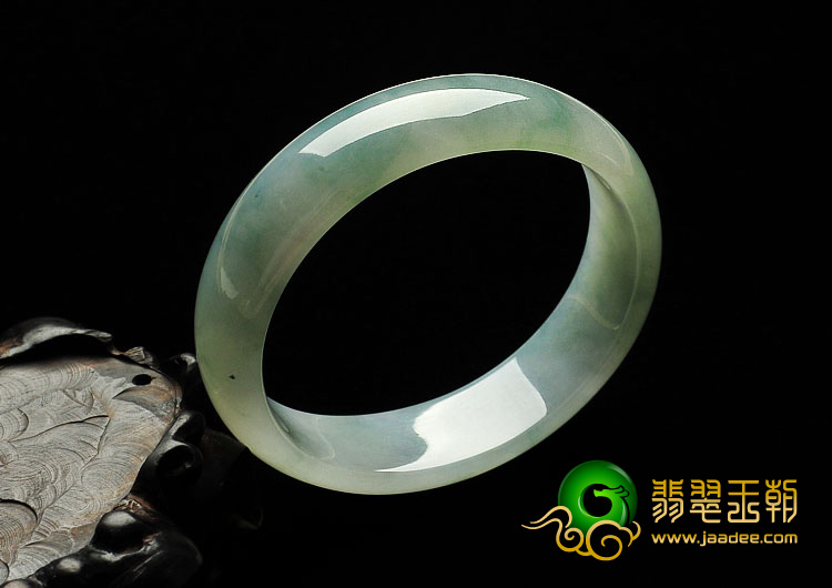 糯冰种略飘花缅甸翡翠A货贵妃镯（54.4-49.3mm）