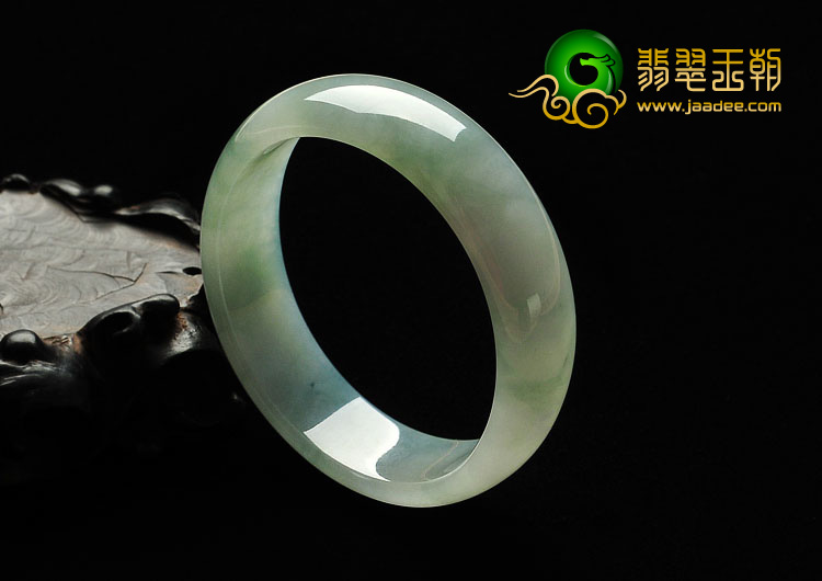 糯冰种略飘花缅甸翡翠A货贵妃镯（54.4-49.3mm）