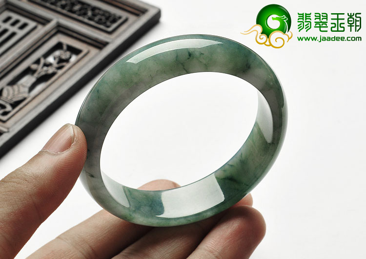糯冰种飘花缅甸翡翠A货手镯（56mm）
