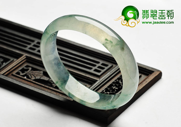 冰种飘花缅甸翡翠A货贵妃镯（55.2-49.5mm）