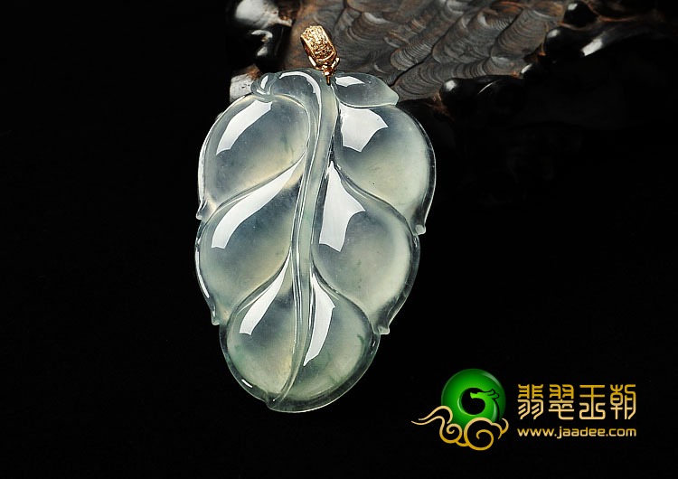 冰玻种晴水略飘花缅甸翡翠A货镶金扣叶子挂件