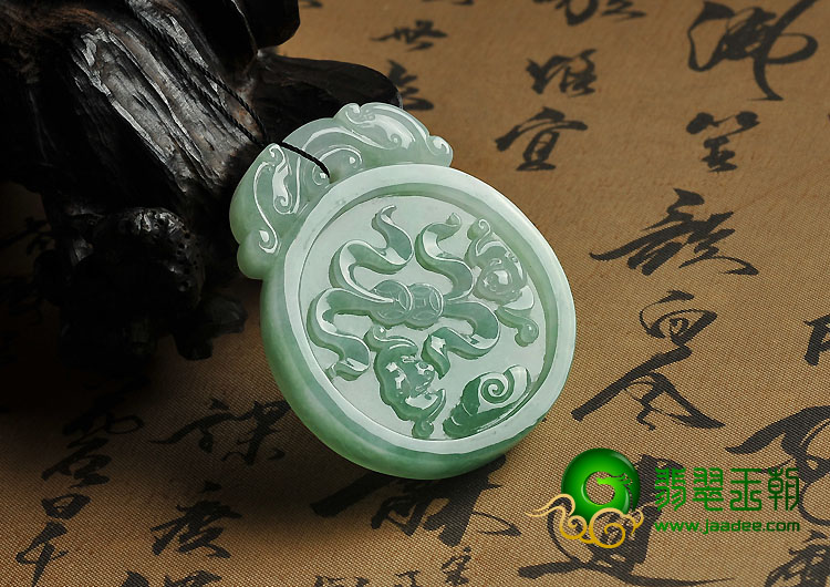 糯冰种晴水缅甸翡翠A货仿古龙牌挂件