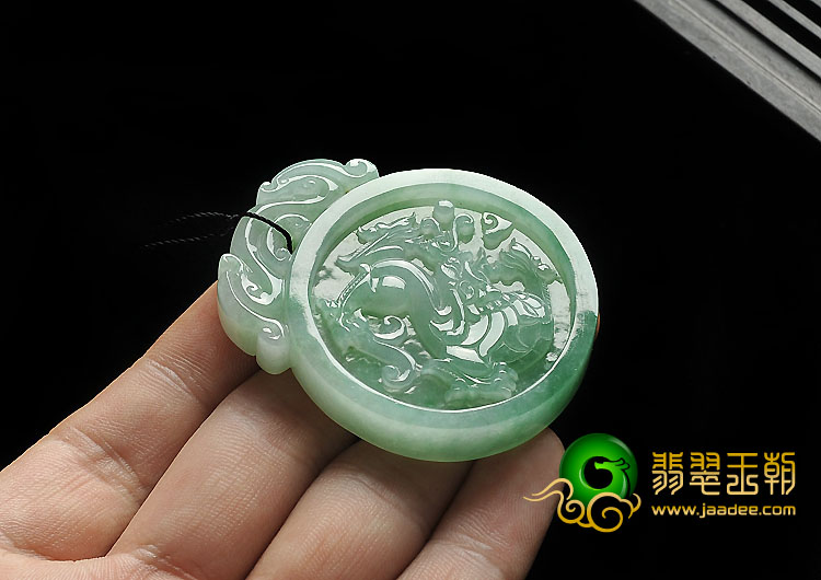糯冰种晴水缅甸翡翠A货仿古龙牌挂件