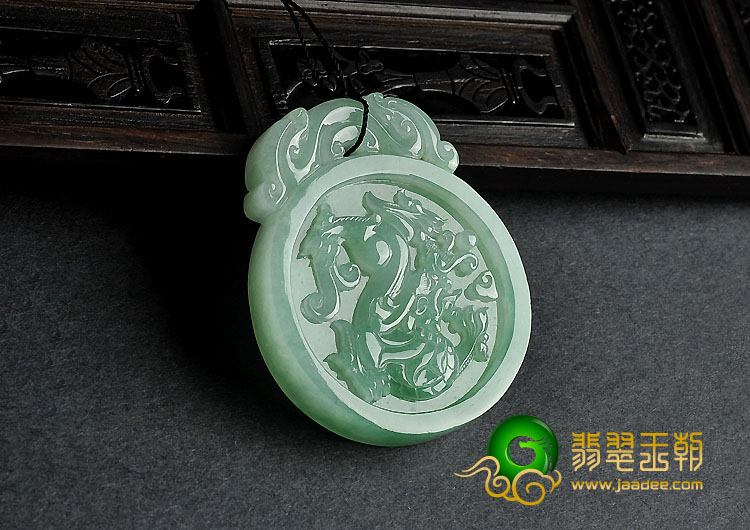 糯冰种晴水缅甸翡翠A货仿古龙牌挂件