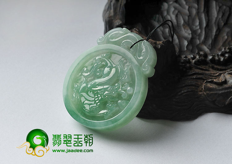 糯冰种晴水缅甸翡翠A货仿古龙牌挂件