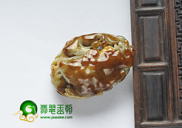 细糯种褐黄翡缅甸翡翠A货金蟾送宝挂件