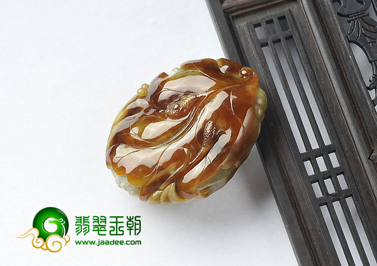 细糯种褐黄翡缅甸翡翠A货金蟾送宝挂件
