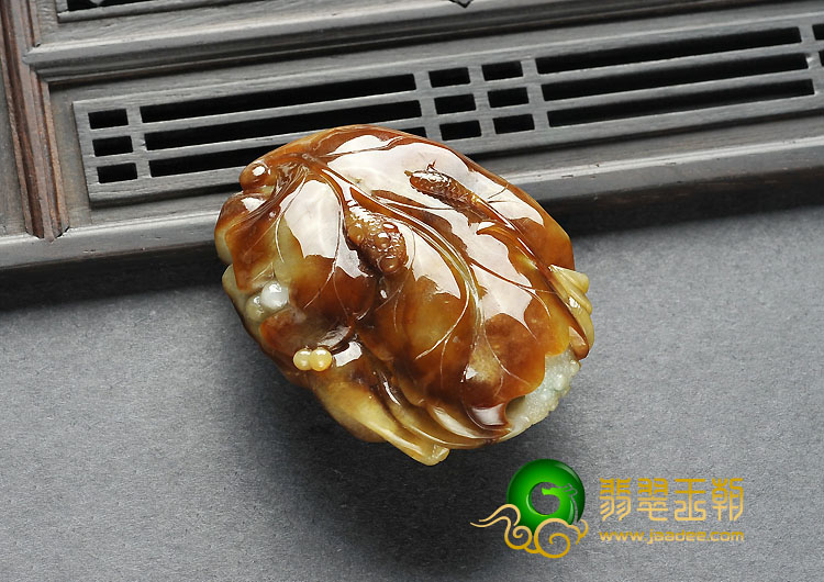细糯种褐黄翡缅甸翡翠A货金蟾送宝挂件