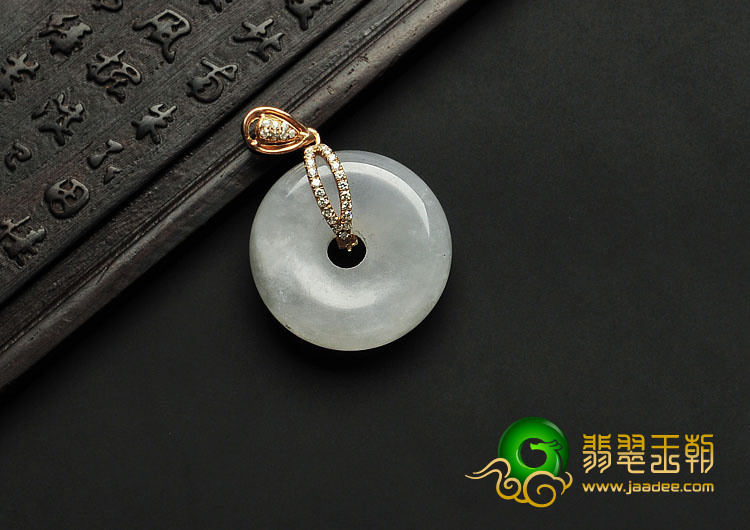 糯冰种淡晴水缅甸翡翠镶银平安扣（水钻）