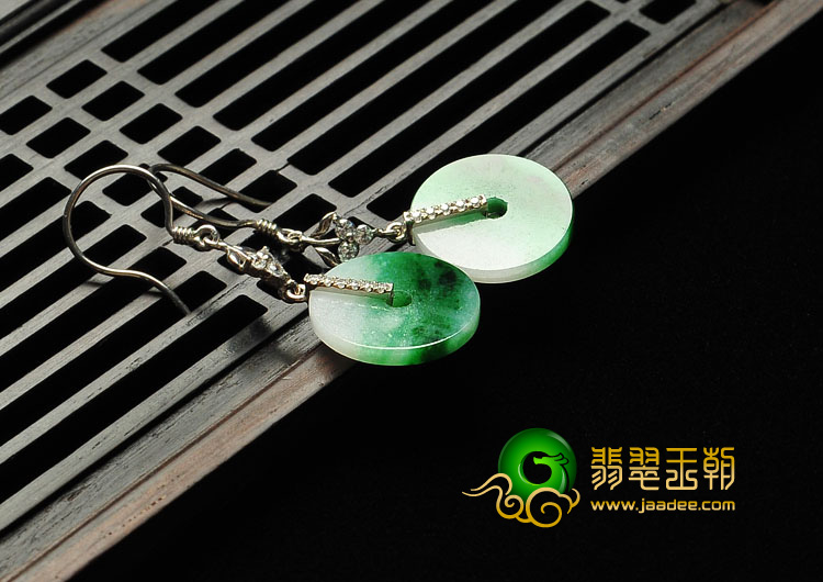 糯冰种飘翠缅甸翡翠A货镶银耳环（水钻）