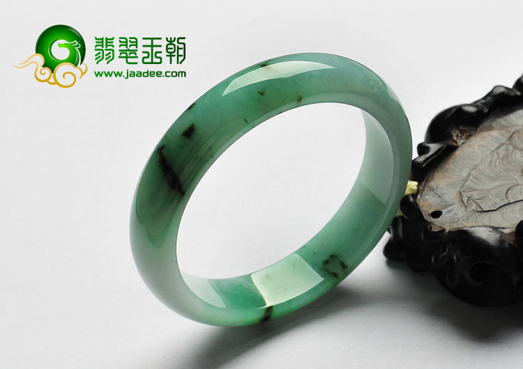 糯冰种淡翠色缅甸翡翠A货手镯（56mm）