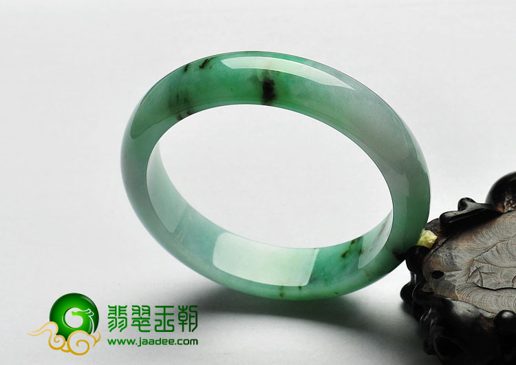 糯冰种淡翠色缅甸翡翠A货手镯（56mm）
